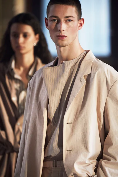 Look 24